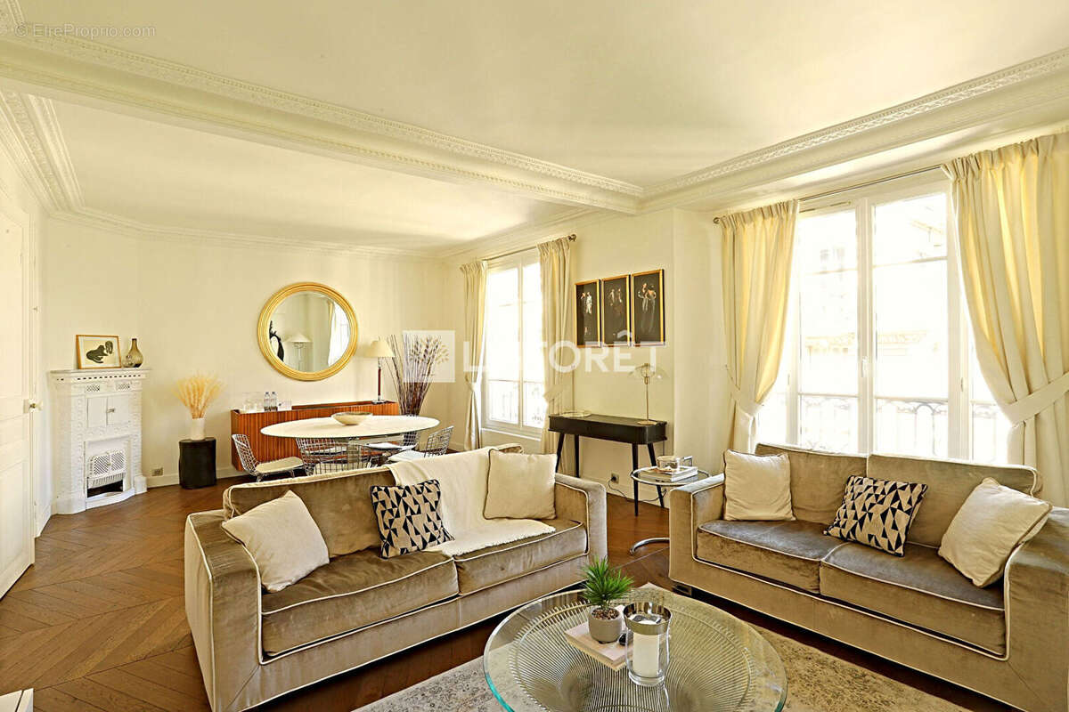 Appartement à PARIS-14E