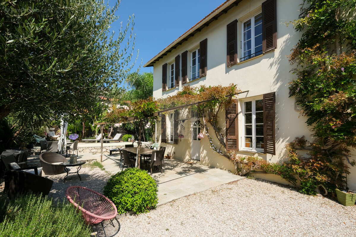 CHARME et CALME ABSOLU - MAISON 156m2 - Saint-Laurent-du-Var - photo 4