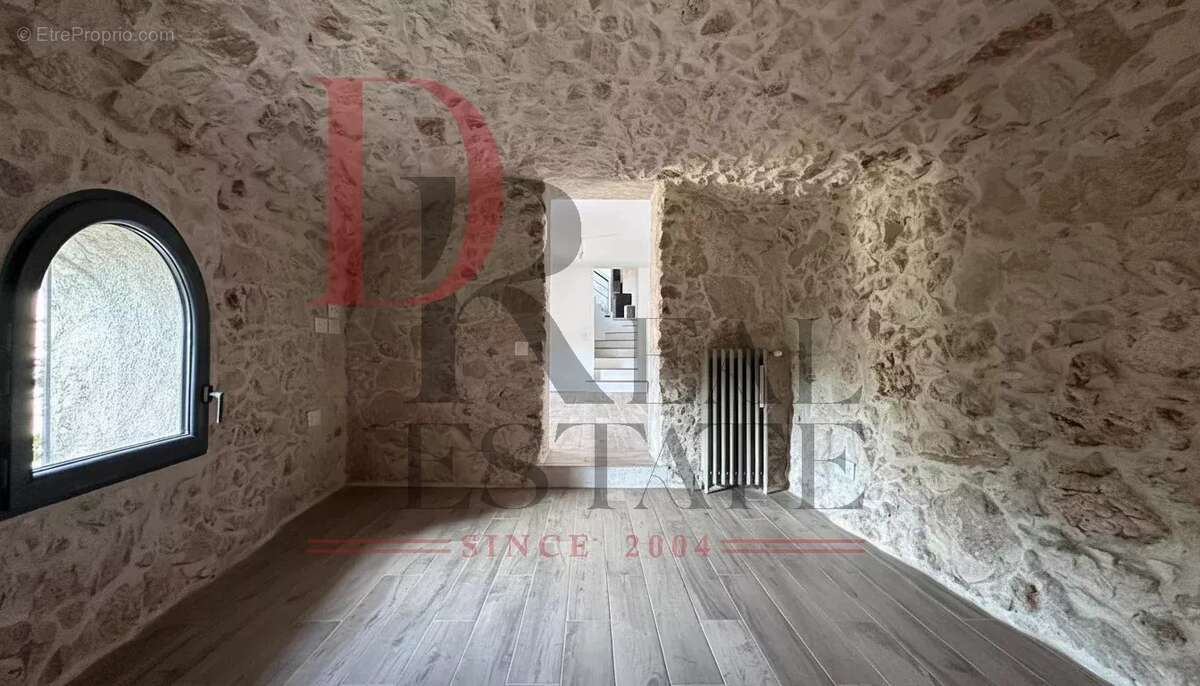 Appartement à LA TURBIE