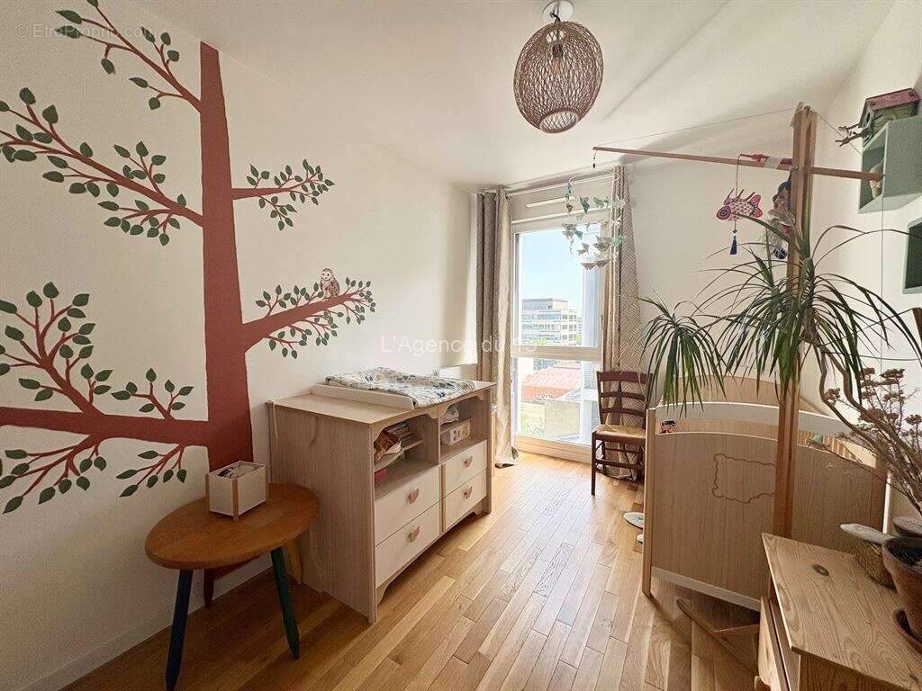 Appartement à COURBEVOIE