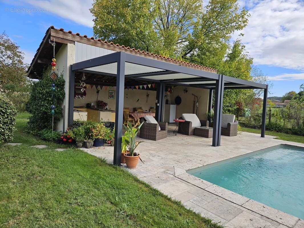 Maison à LABATUT-RIVIERE