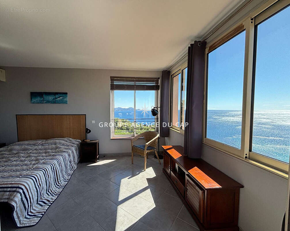 A vendre villa "beaumont" 4 chambres 2 appartements piscine parkings aux issambres - photo 11