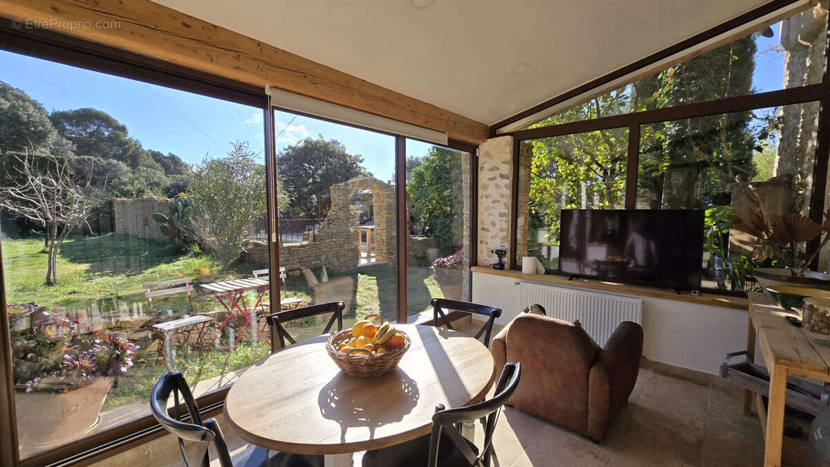 Maison à LE CASTELLET