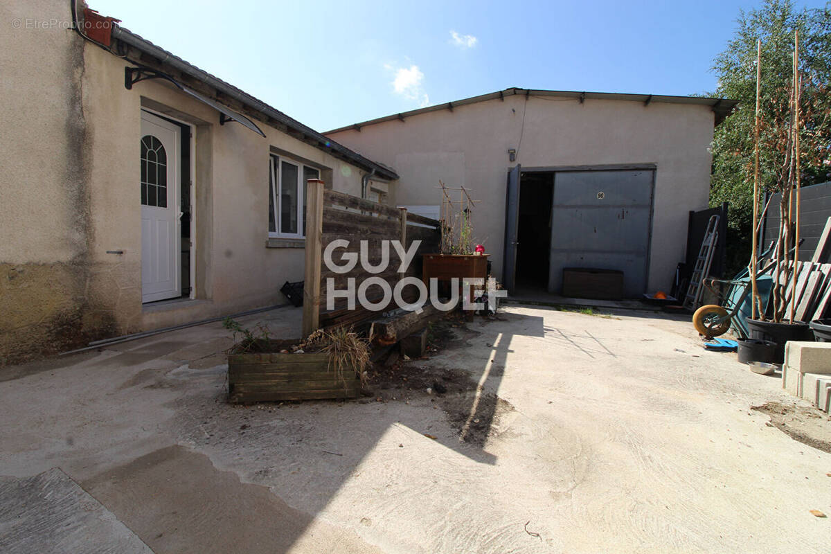 Maison à OZOUER-LE-VOULGIS