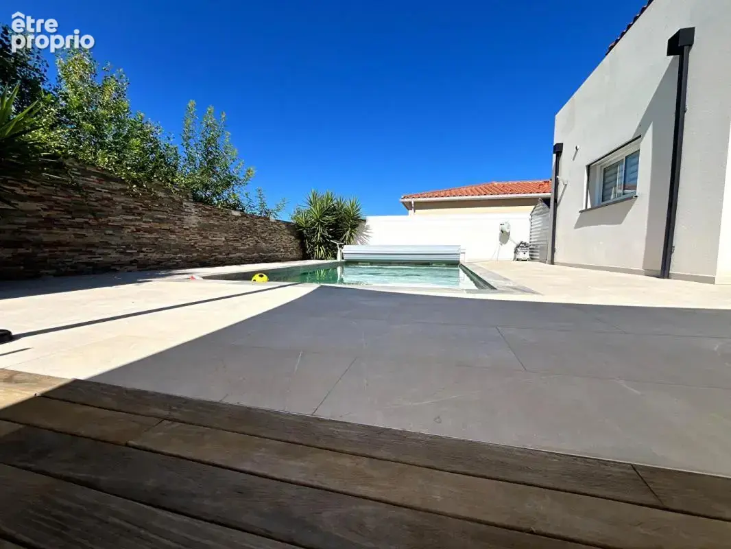 Magnifique villa de standing de 170 m²  sur un terrain 4 faces  avec piscine dans un secteur prisé - photo 4