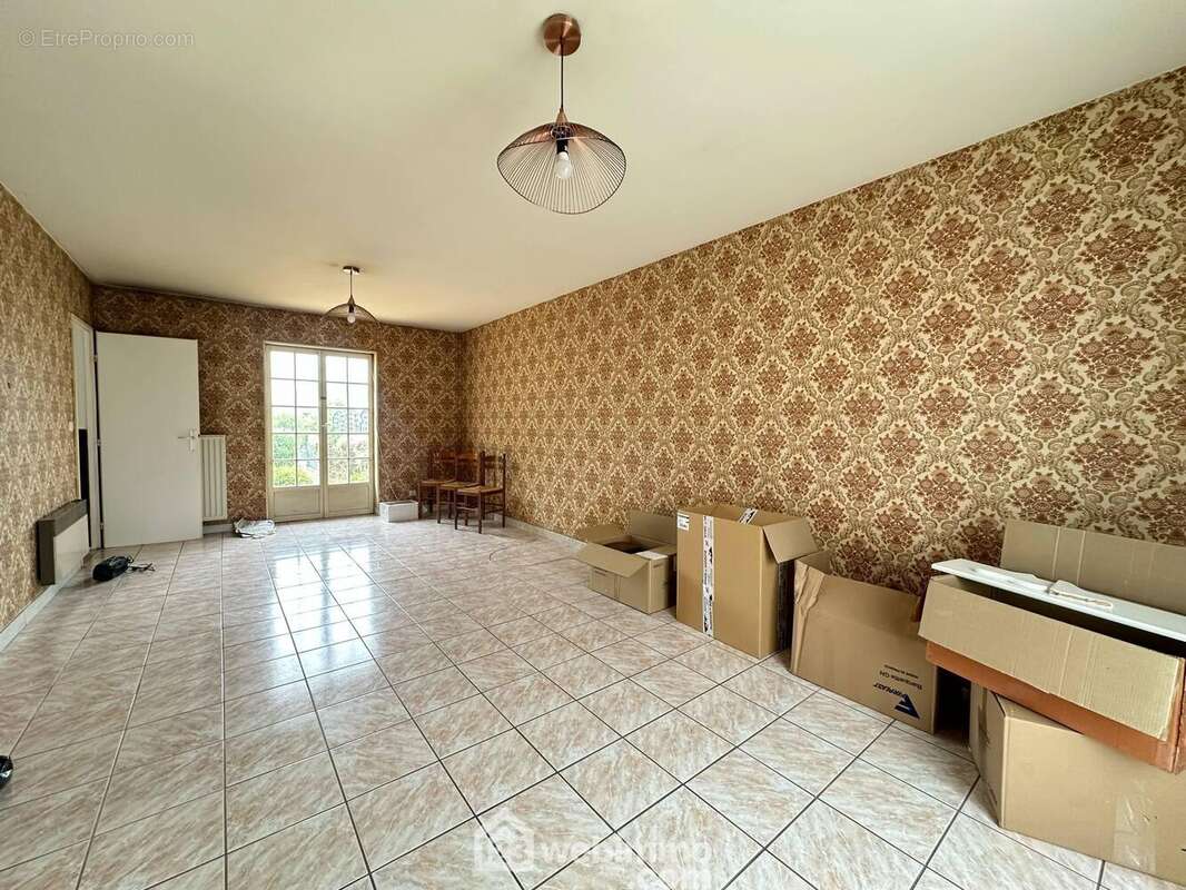 Un séjour spacieux et lumineux - Maison à CHAMBRY