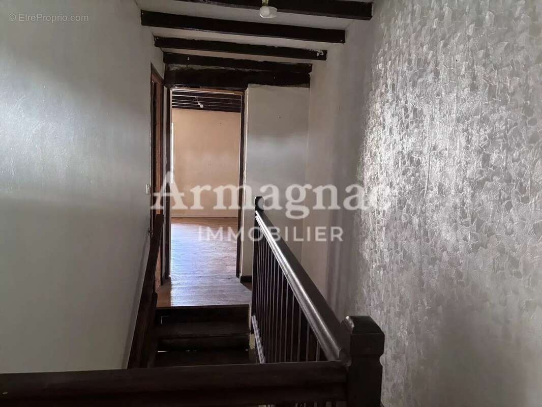 Maison à VIC-FEZENSAC