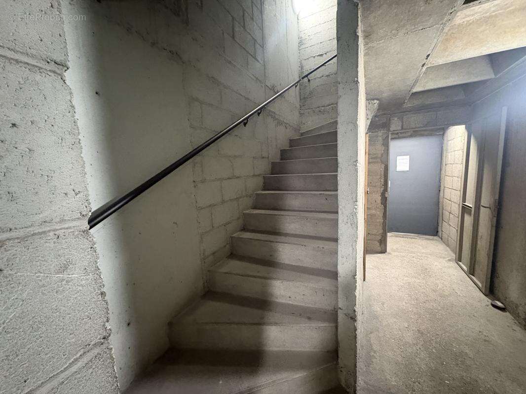 Parking à PARIS-15E