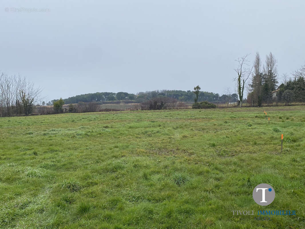 Terrain à CIVRAC-EN-MEDOC