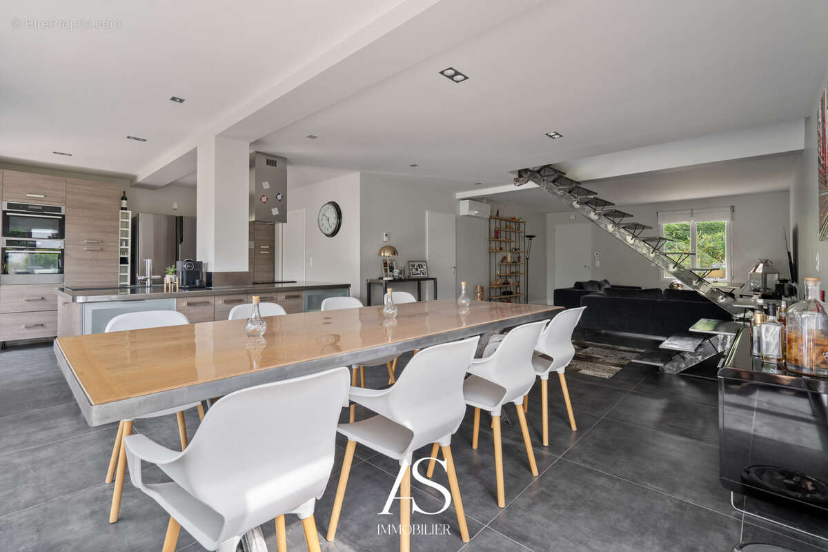 Maison à COLLONGES-AU-MONT-D&#039;OR