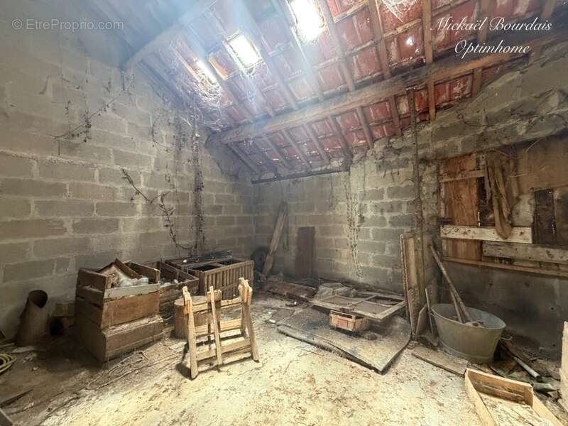 Maison à rénover avec garage indépendant – Fort potentiel à Mansigné - photo 3