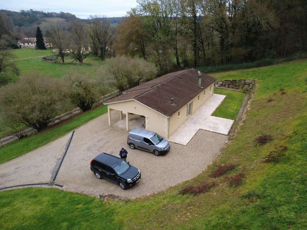 Maison à SAINT-GEORGES-DE-MONTCLARD