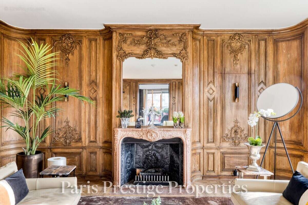 Appartement à PARIS-16E