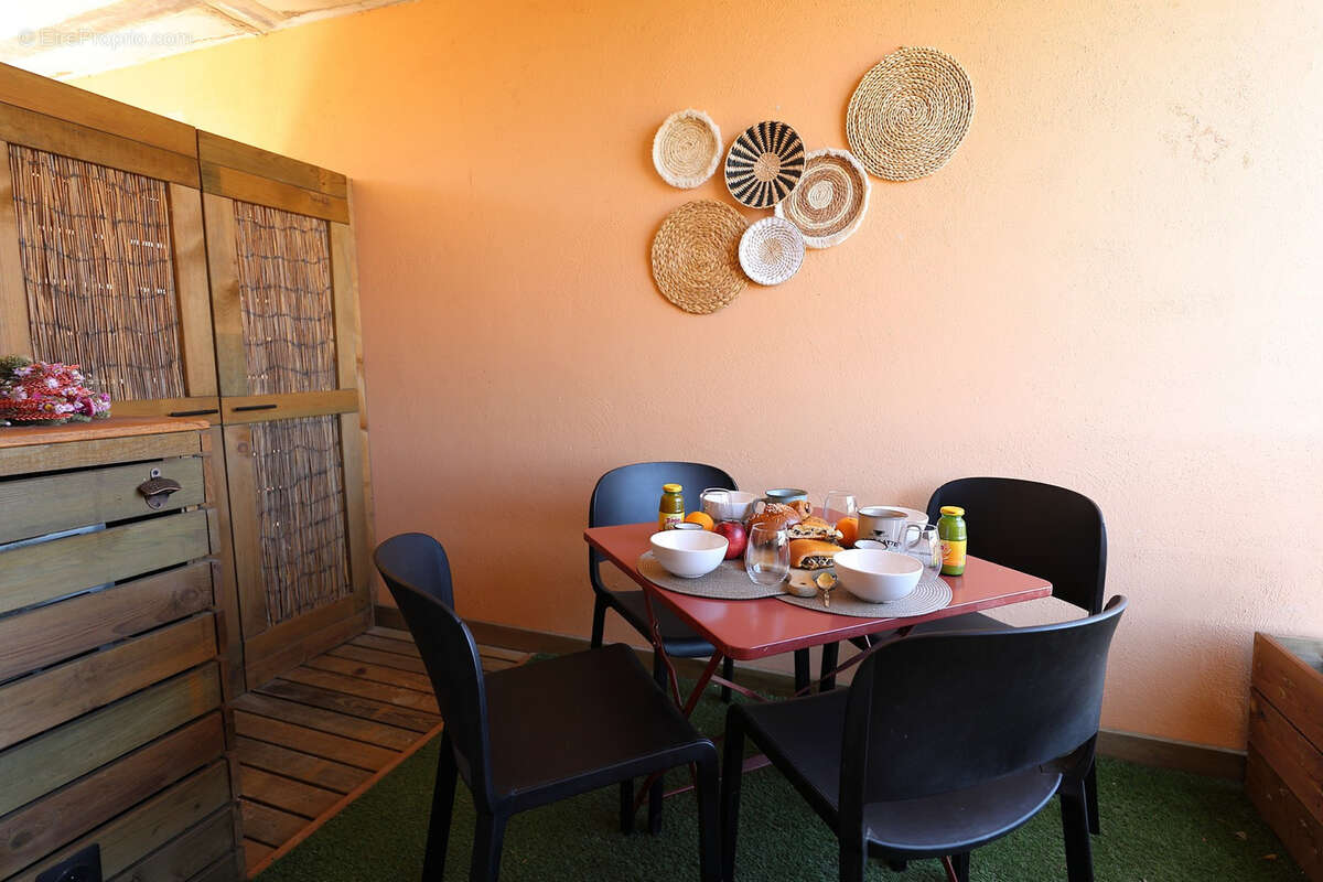 Appartement T2 avec terrasse   Résidence de standing avec piscine à proximité des plages - photo 8