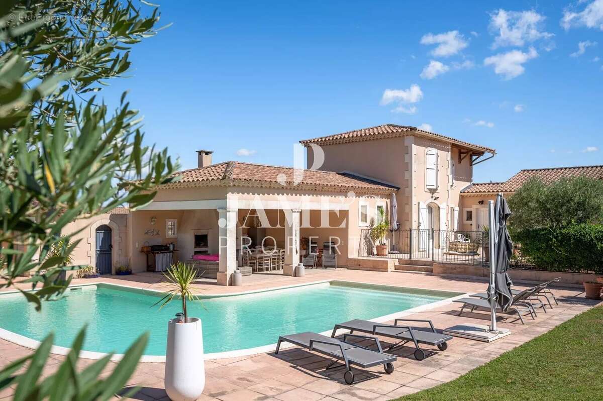 Maison 200 m² à Fontvieille  - photo 3