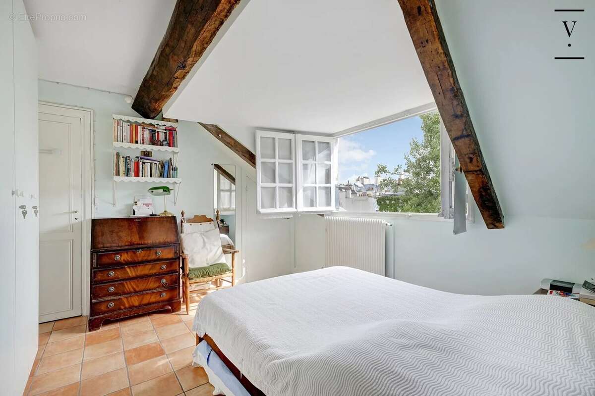 Paris IV – 2P - Dernier étage dans un hôtel particulier - photo 2