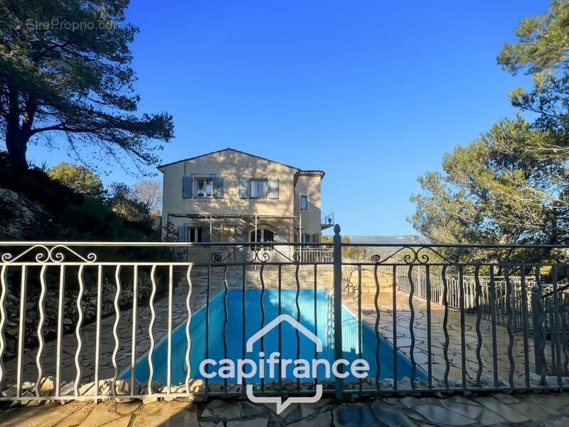 Domaine et Golf de Pont Royal, belle  propriété de 290 m2 établie sur un terrain de 2600 m2, cinq chambres, un bureau, piscine,  - photo 73