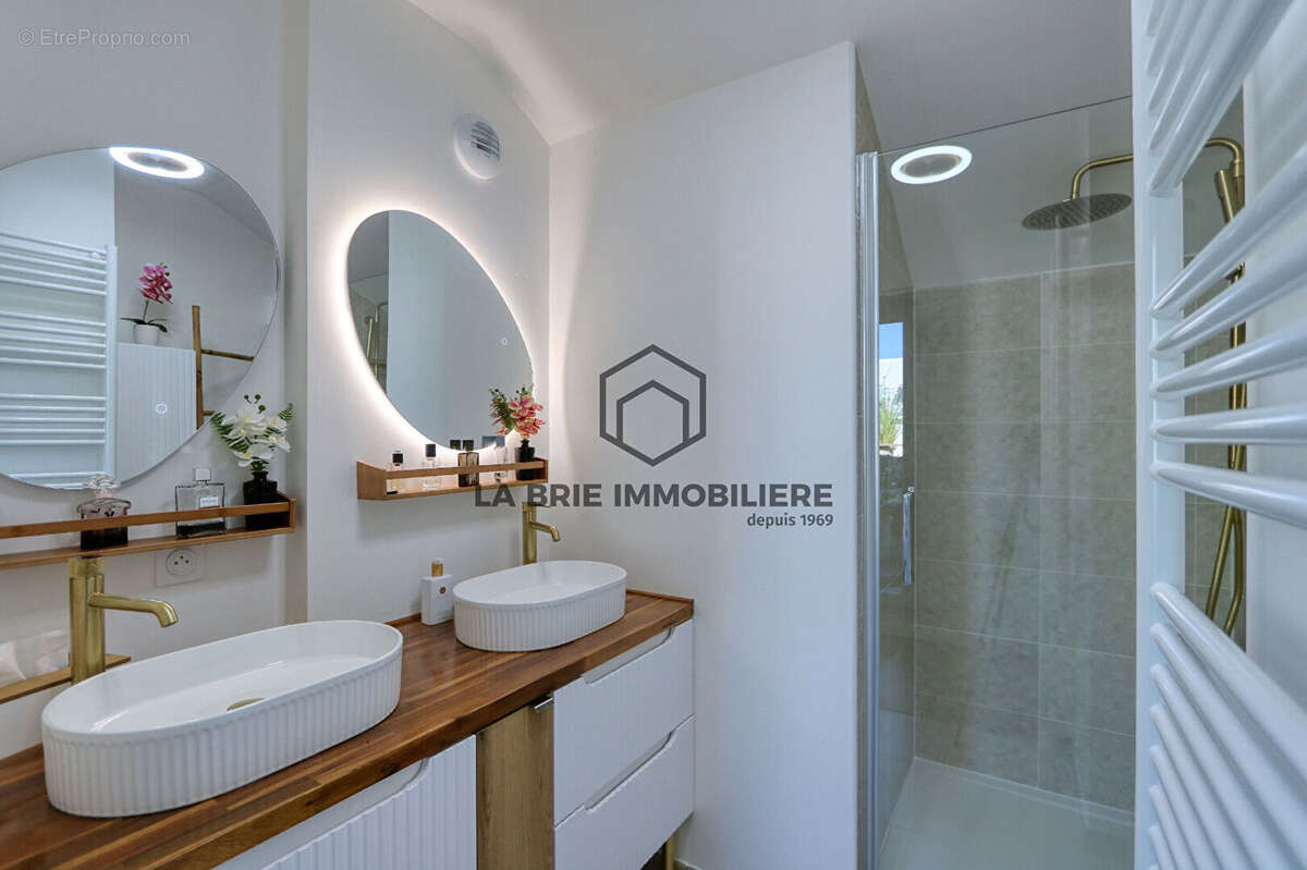 Appartement à BRIE-COMTE-ROBERT