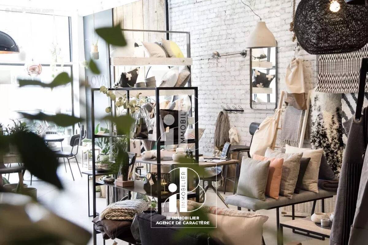 Commerce à FONTAINEBLEAU