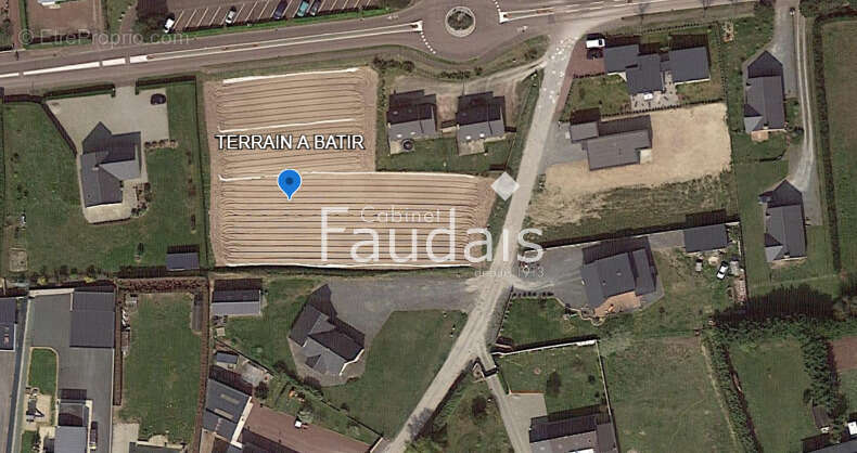 Terrain à CREANCES