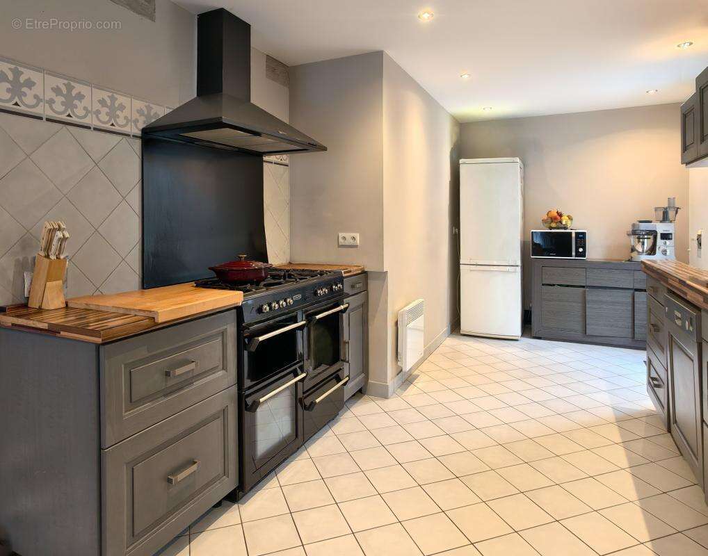 Maison à NEUILLE-PONT-PIERRE