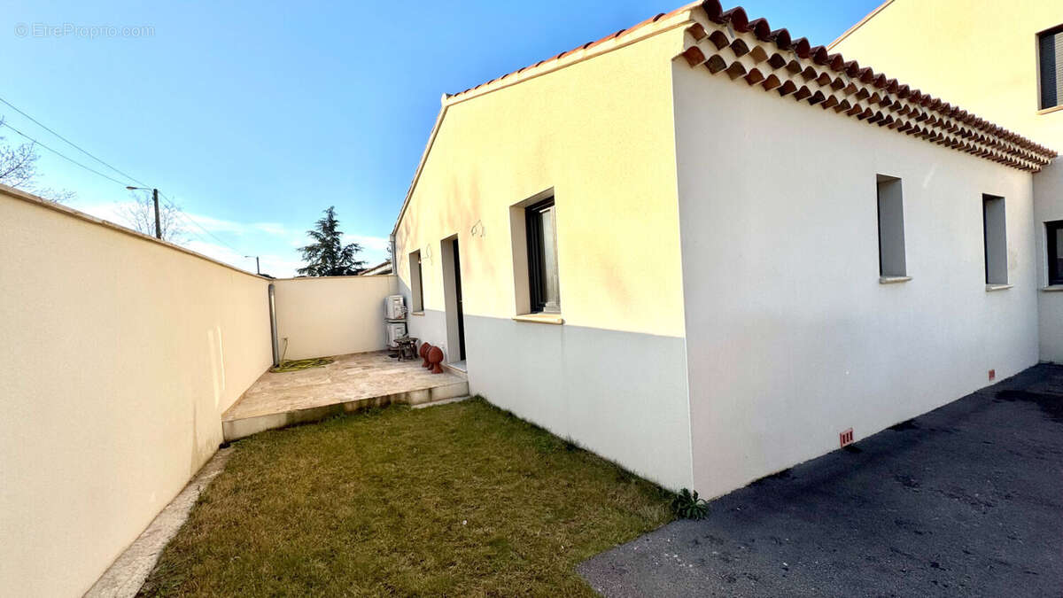 Maison à MORIERES-LES-AVIGNON