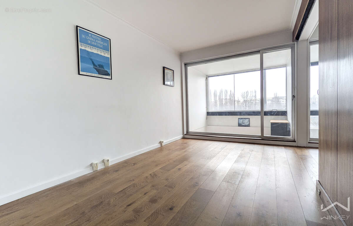 Appartement à COURBEVOIE