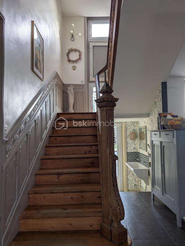 Maison à MONTROND-LES-BAINS