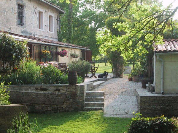 OVERVIEW - Maison à SAINT-FRAIGNE