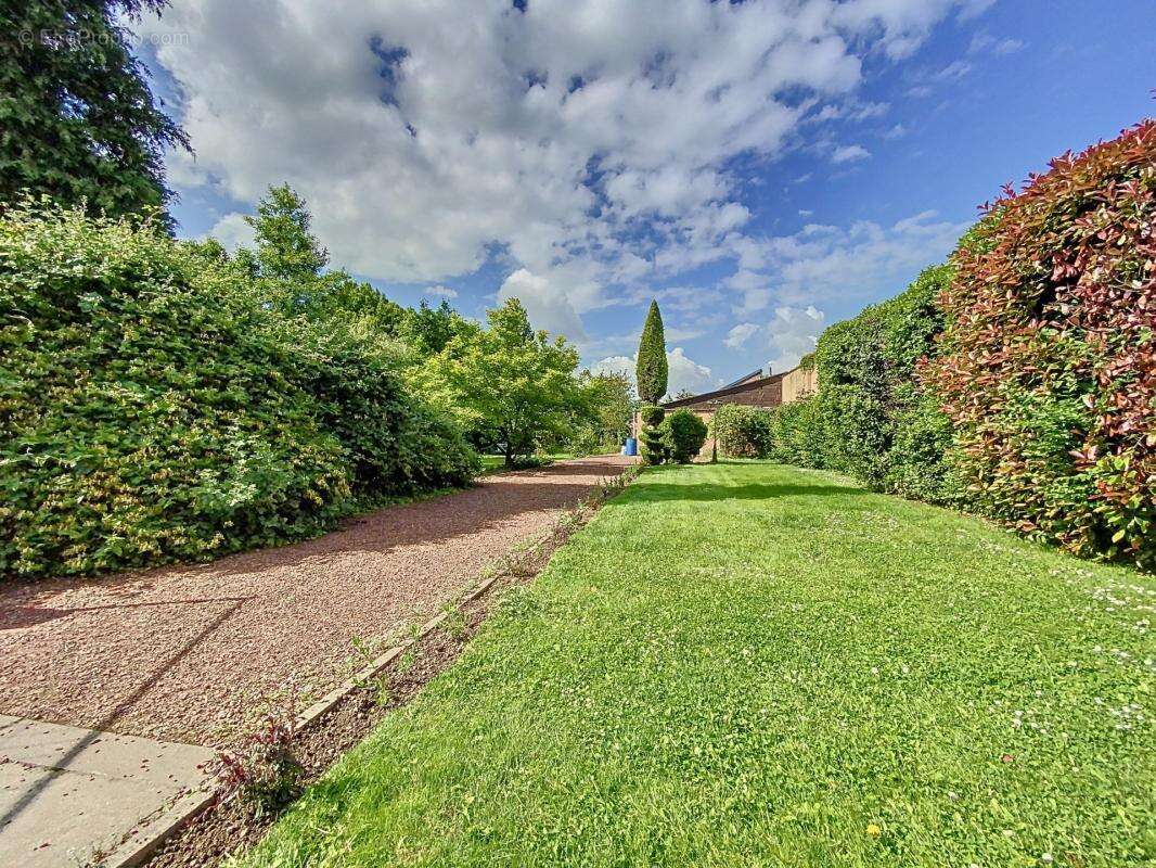 Maison à LA CHAPELLE-D'ARMENTIERES