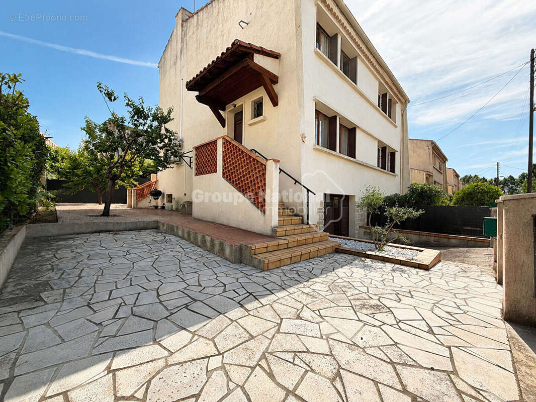 Maison de type 4, avec grand garage, rénovée avec goût ! - photo 14