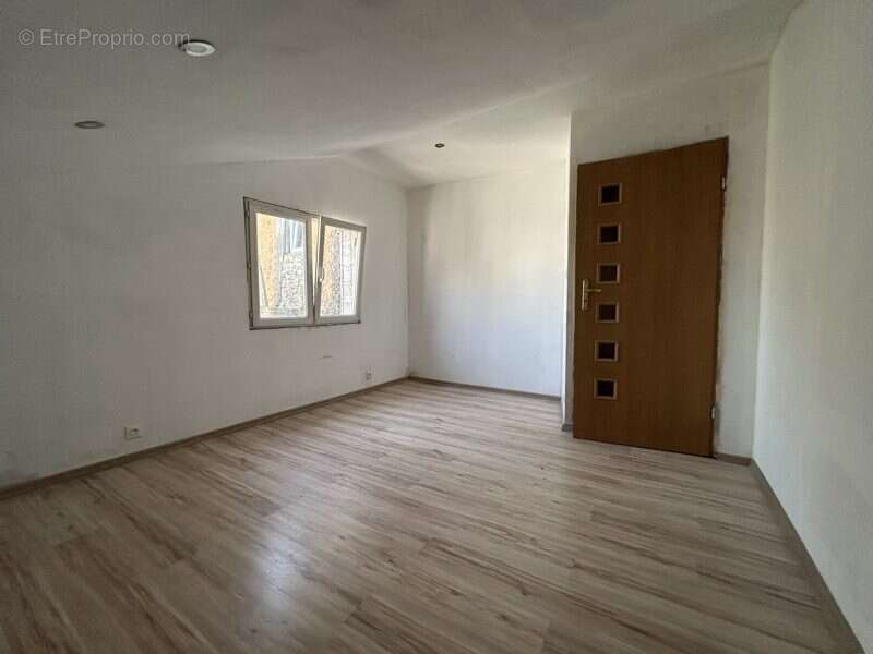 Maison à NEUVIC
