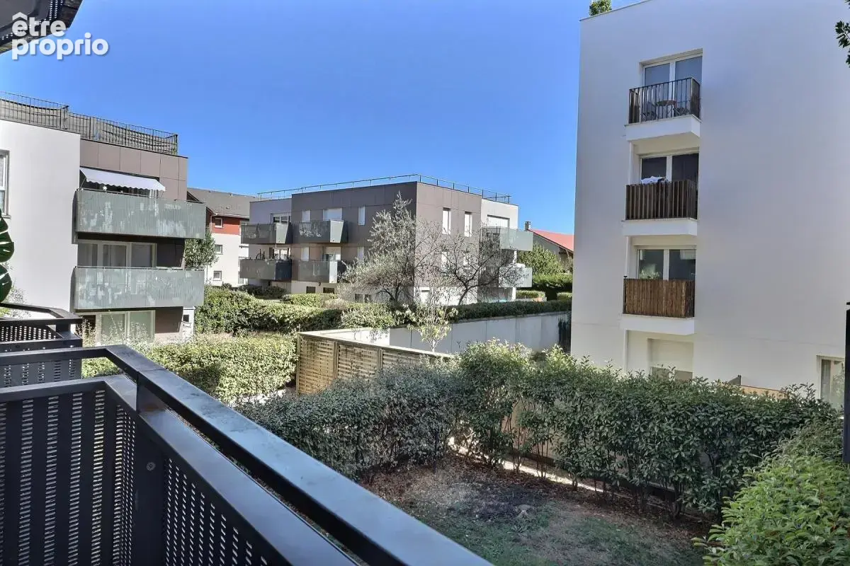 Libre : 2 pièces de 48 m² avec balcon et ascenseur dans résidence récente - photo 1