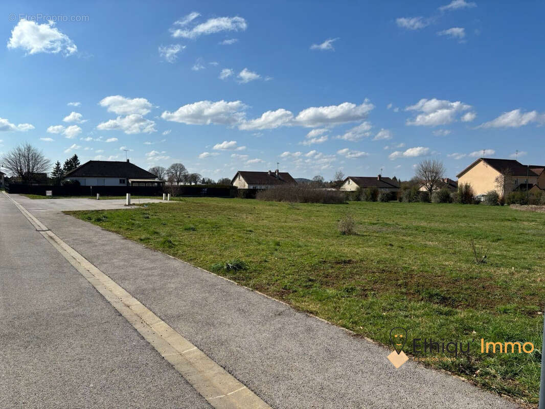 Terrain à VILLIERS-LE-SEC