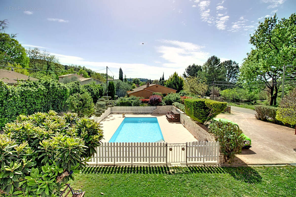 A VENDRE EN EXCLUSIVITE ! À  SAINT ANTONIN DU VAR Maison - 6 pièces 153 m2 sur un terrain de  1200 m2 avec piscine - photo 2