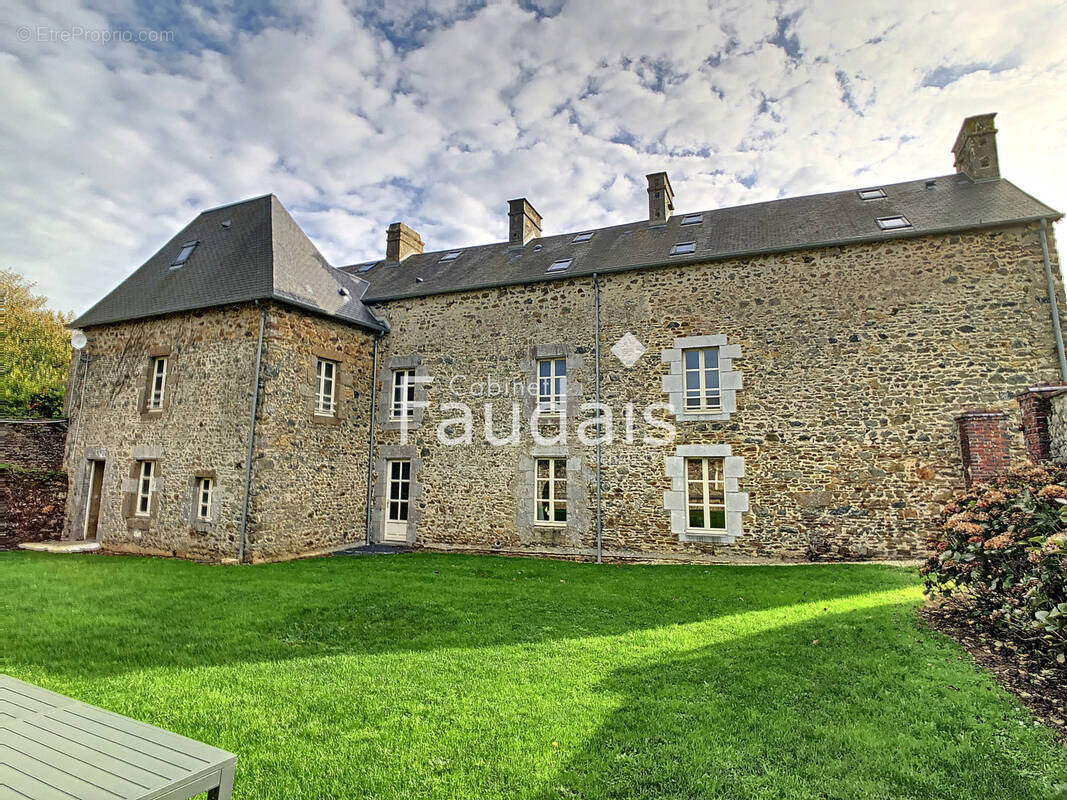 Maison à AGON-COUTAINVILLE