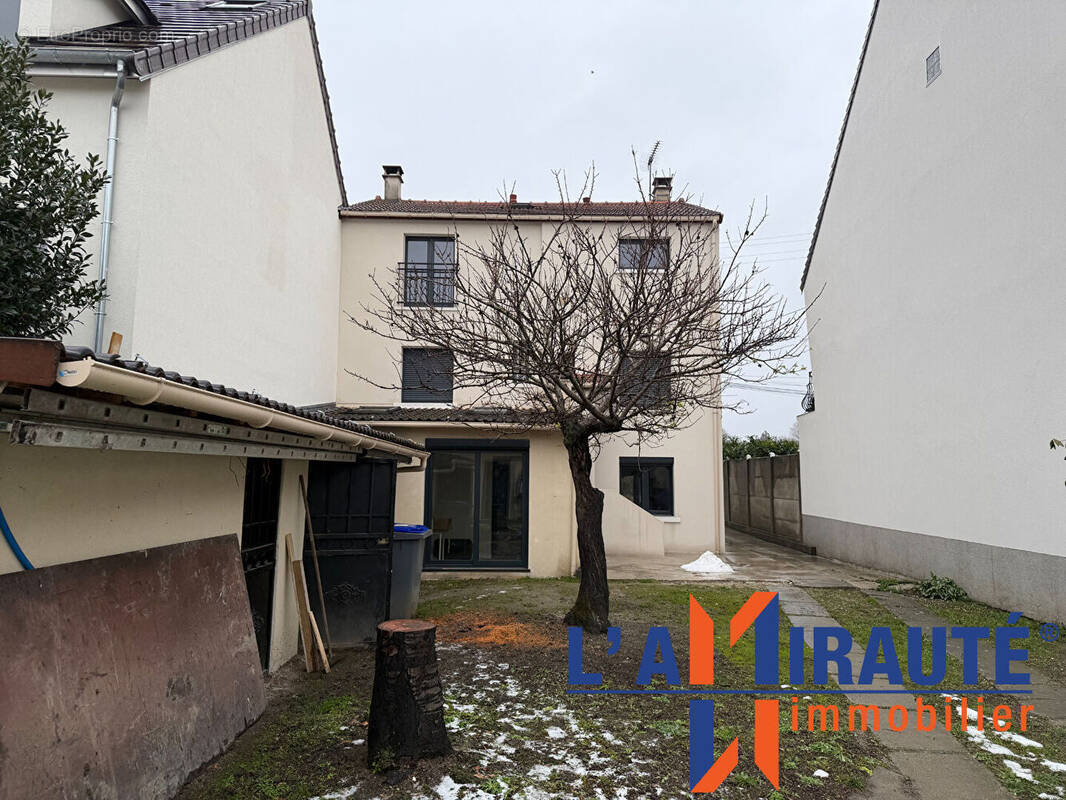 Appartement à SARTROUVILLE