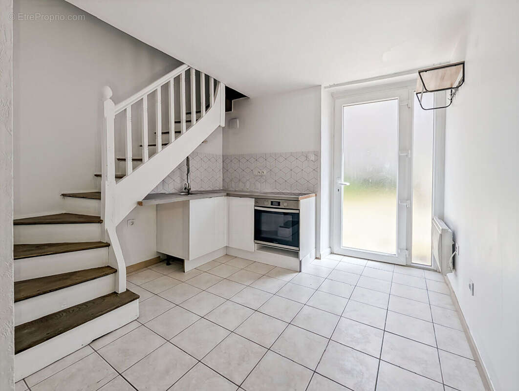 Maison au coeur de Montreuil-sur-Ille - Gare à pied  -  3 niveaux - 27 m2 - photo 3