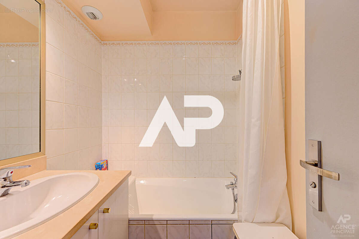 Appartement Rueil Malmaison 4 pièce(s) 80.68 m2 - photo 10