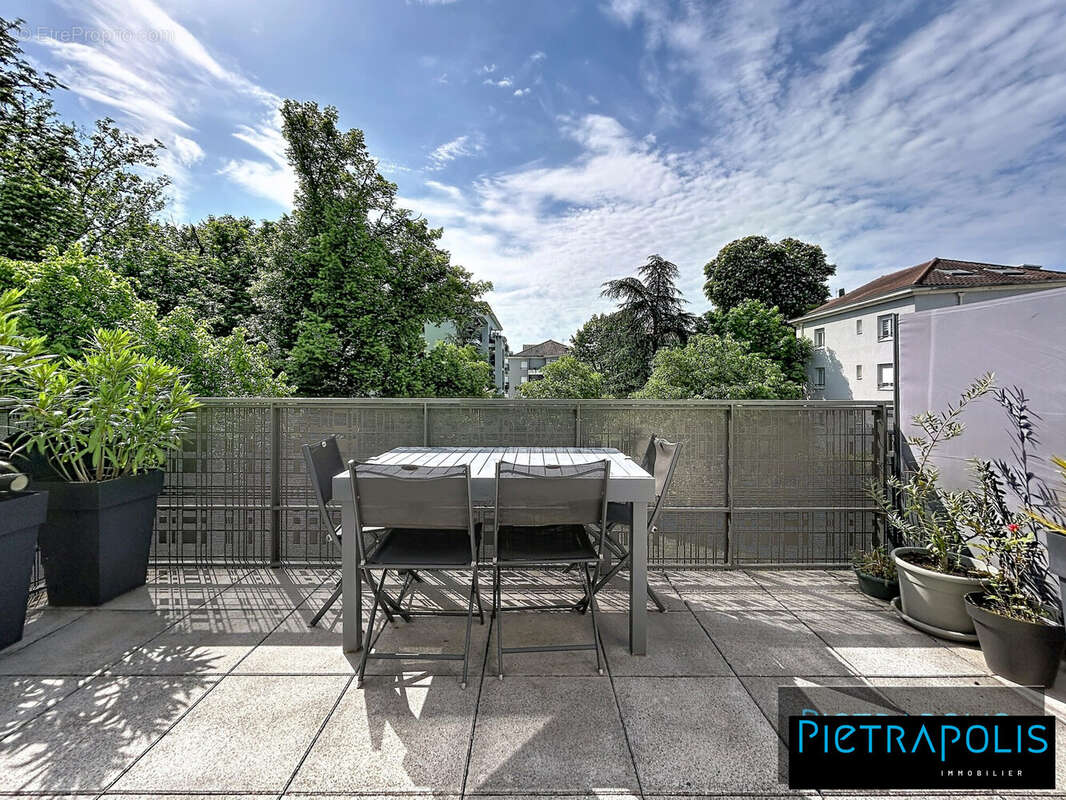 Appartement à MEYZIEU