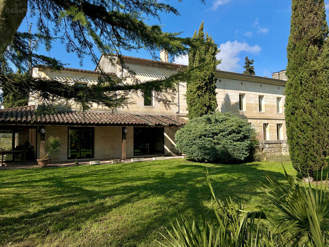 Maison à SAINT-EMILION