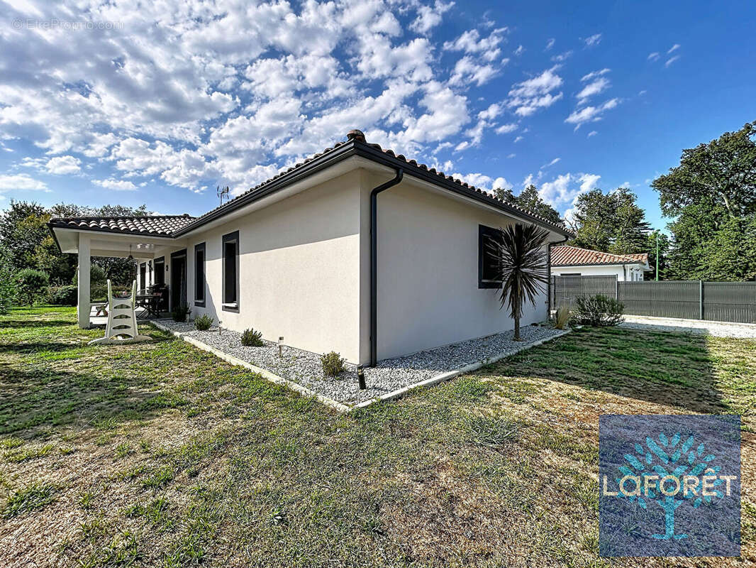 Maison de plain-pied 123 m² avec terrain 896 m² - photo 2