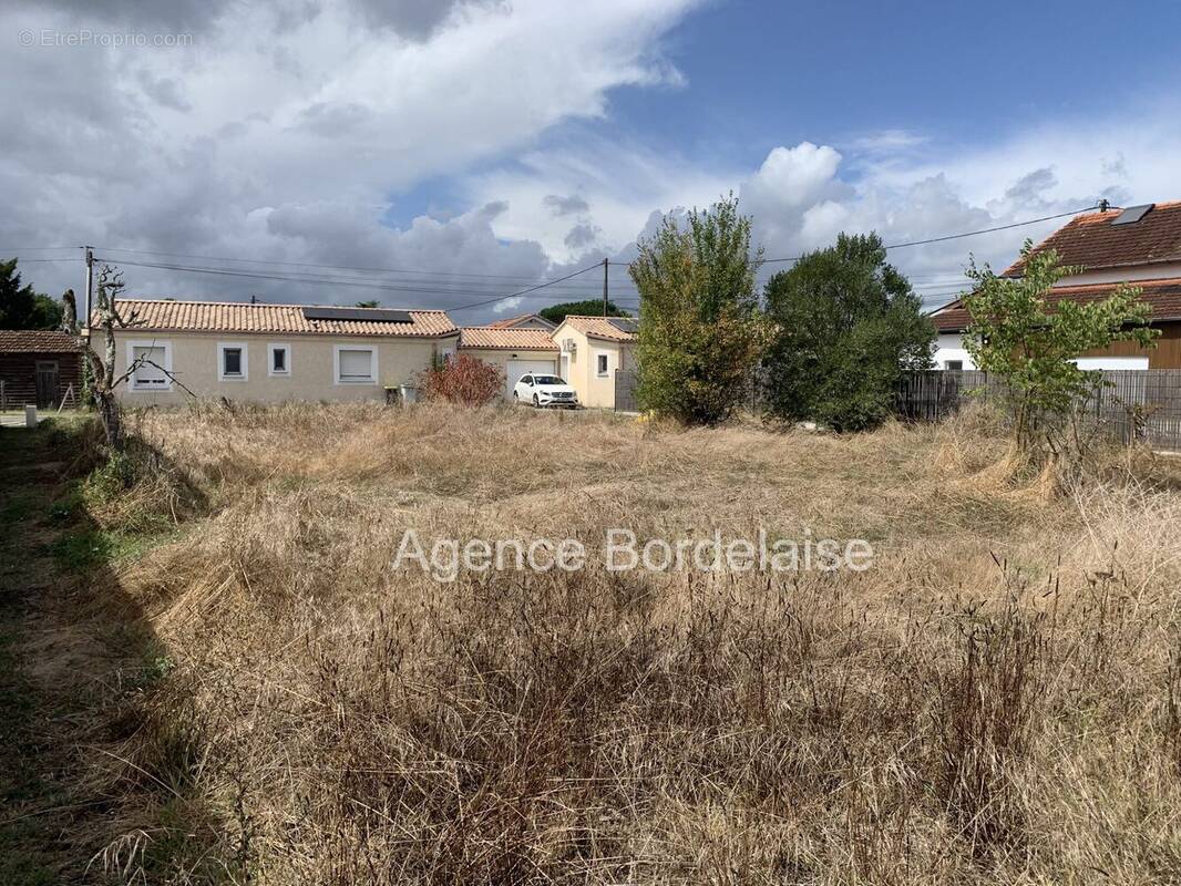 Terrain à CANTENAC