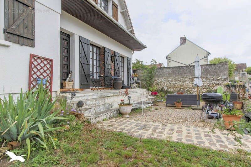 Maison à NESLES-LA-VALLEE