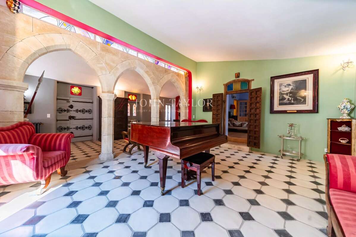 Propriété d'exception aux portes de Lourmarin – Élégant domaine de caractère au cœur du Luberon - photo 9