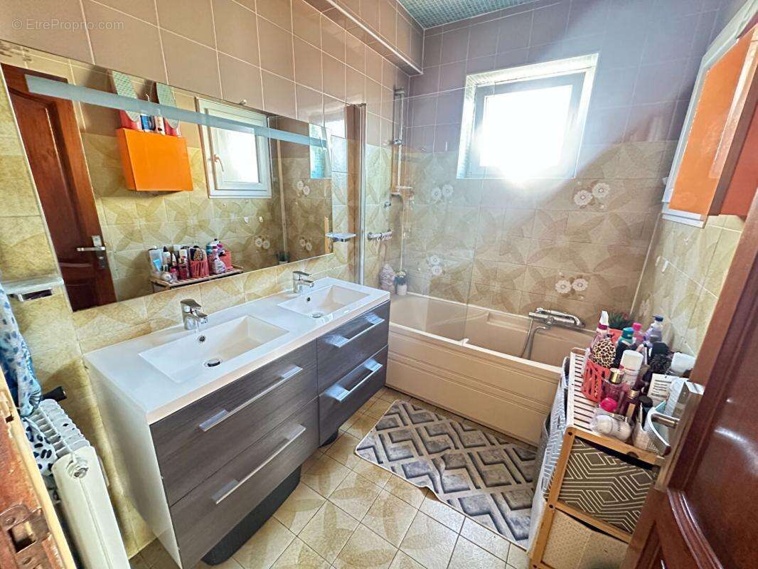 Appartement à MARSEILLE-3E