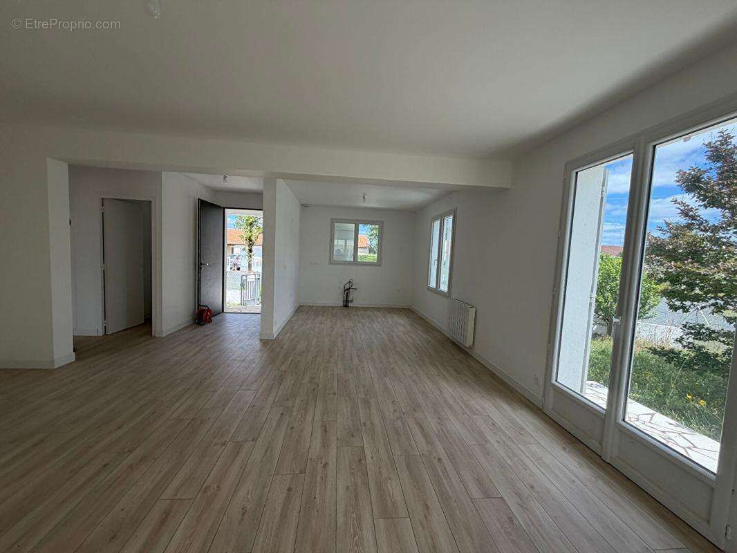 Saujon  Maison de plain pied 3 pièce(s) 75.8 m2 - photo 3