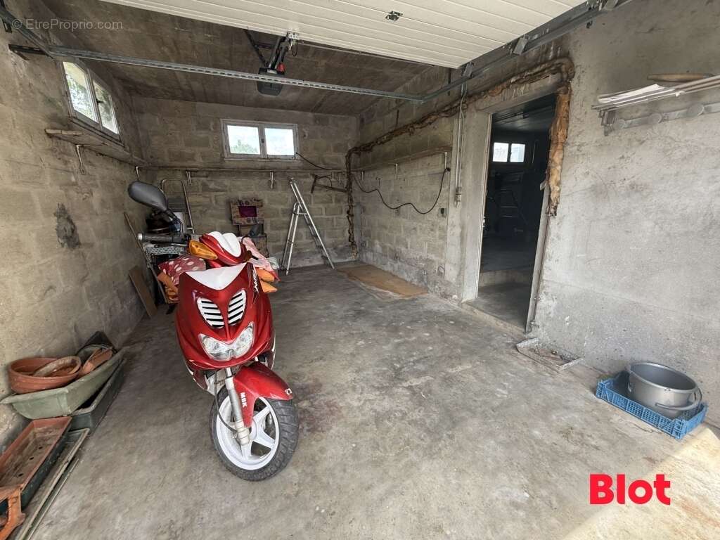 Maison à MONTREUIL-SUR-ILLE