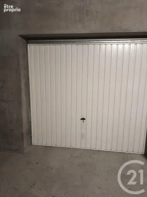 Parking à LYON-8E