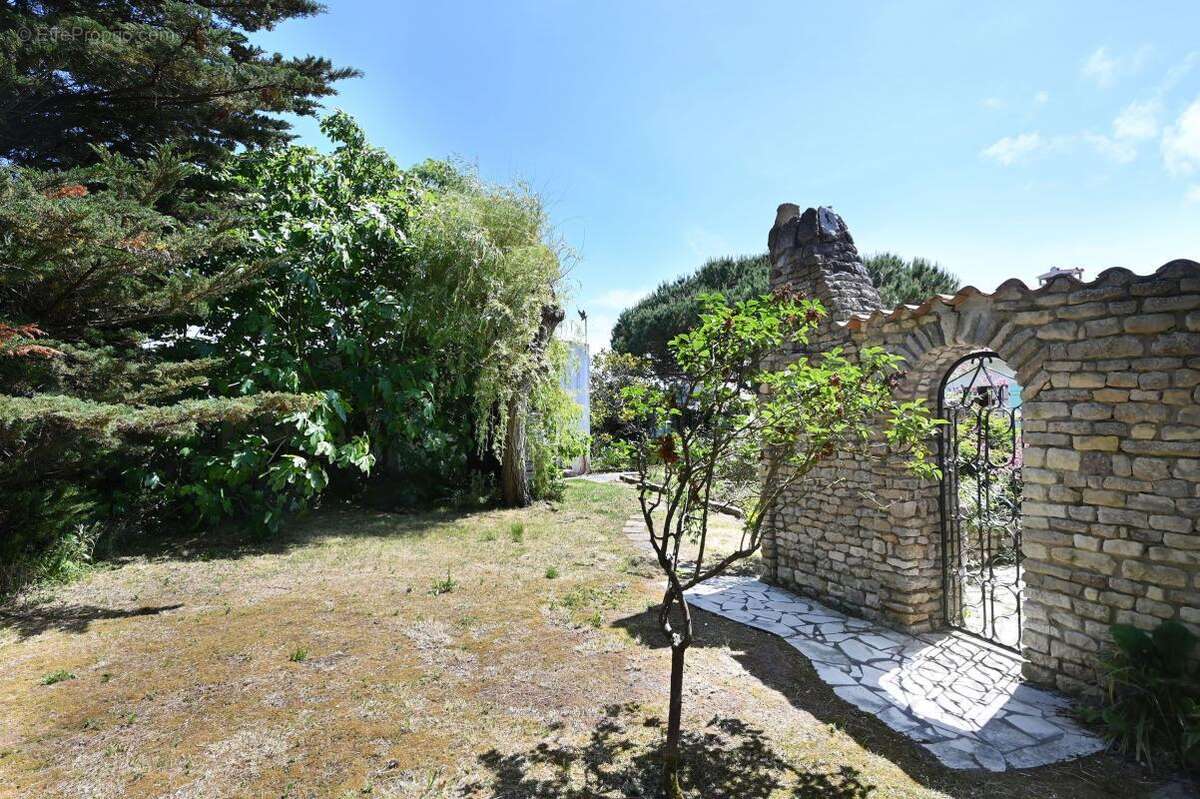 Maison à SAINT-CLEMENT-DES-BALEINES